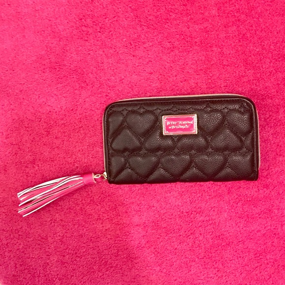 Betsey Johnson Handbags - Betsey Johnson Black Heart Quilted Wallet NWOT Betsey Johnson Handbags - Betsey Johnson Black Heart Quilted Wallet NWOT